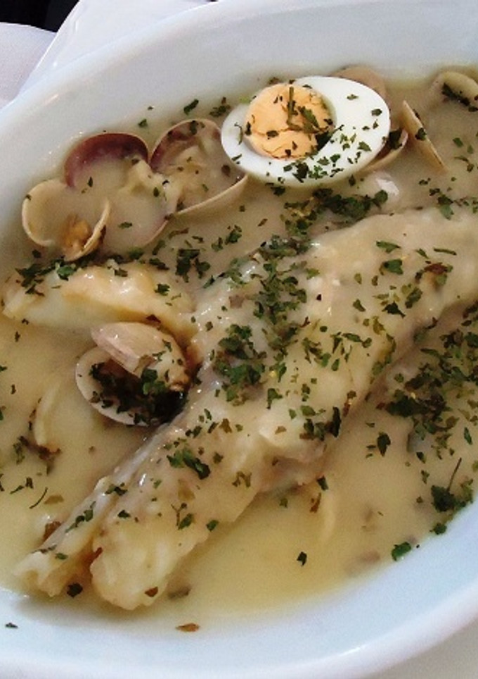 Una foto de Rape a la vasca con almejas