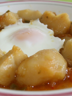 Una foto de Guiso de patatas con huevos