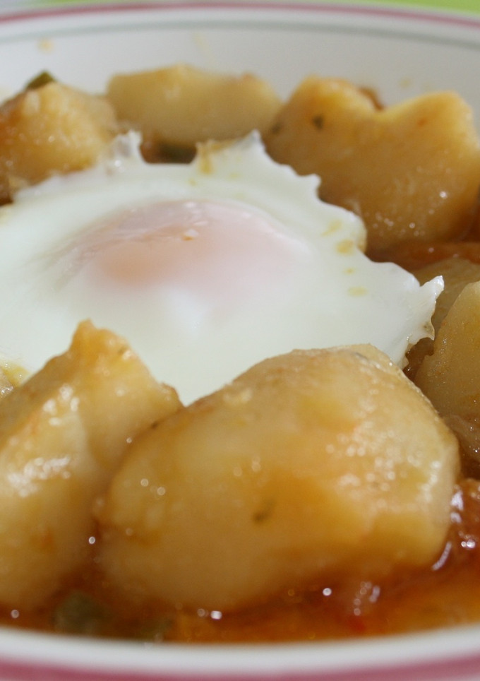 Una foto de Guiso de patatas con huevos