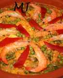 Paella de mariscos en olla de barro