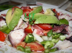 Una foto de Ensalada de pulpo a la mexicana