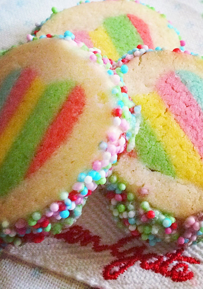 Una foto de Galletas con corazón multicolor