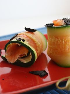 Una foto de Sushi de calabacín y trucha ahumada