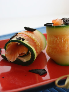 Una foto de Sushi de calabacín y trucha ahumada