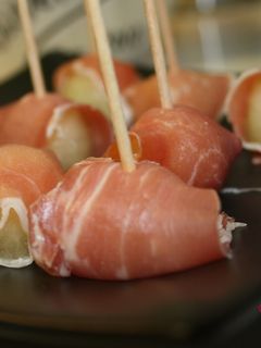 Una foto de Melón con jamón en bolas