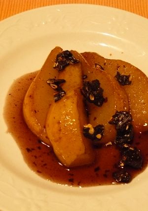 Una foto de Peras al Oporto con semillas de calabaza caramelizadas