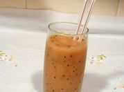 Una foto de batido de kiwi