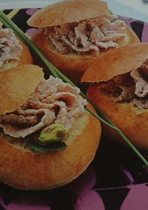 Una foto de Bocaditos de mousse de mortadela