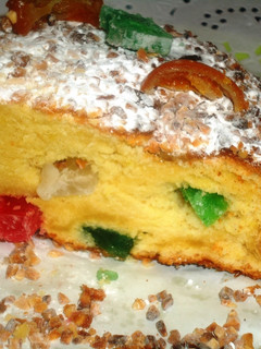 Una foto de Bizcocho de vainilla con fruta confitada