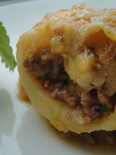Una foto de Patatas rellenas de carne picada y verduras