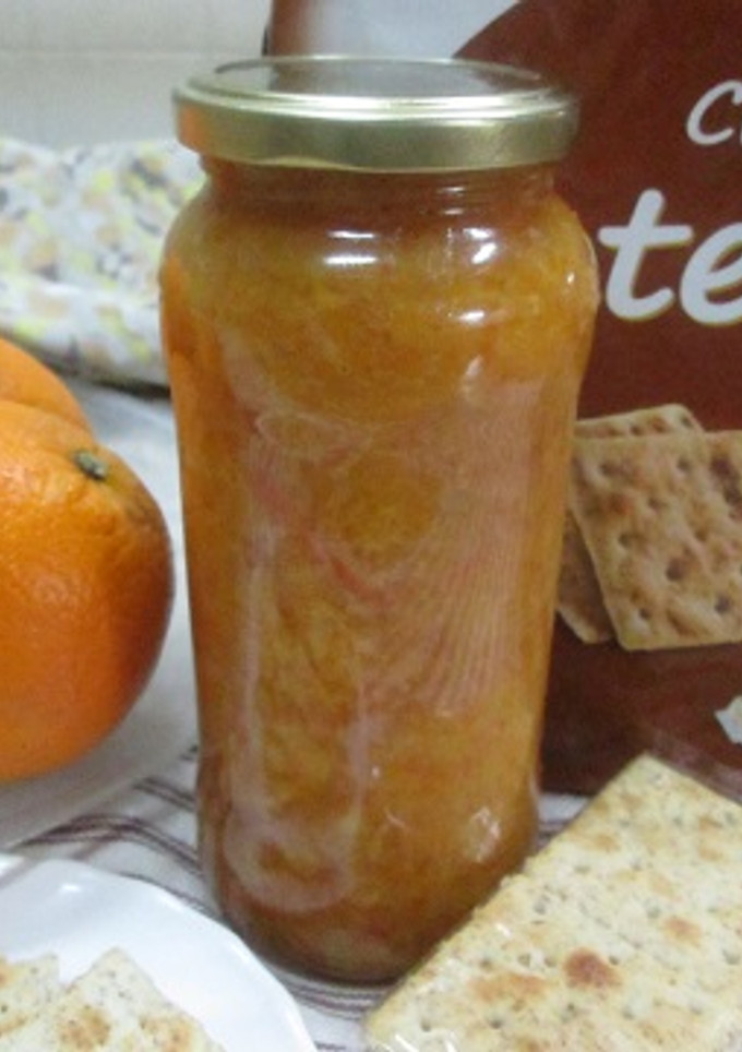 Una foto de Mermelada de naranja con almíbar de fresas