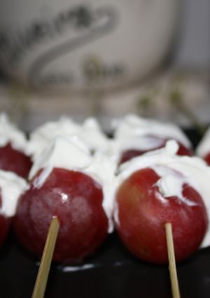 Una foto de Uvas rellenas de queso