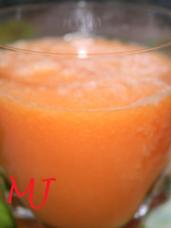 Una foto de Licuado de papaya y naranja