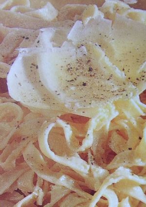 Una foto de Pasta fresca con salsa de almendras