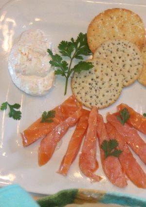 Una foto de Salmón ahumado con salsa de mascarpone y huevas