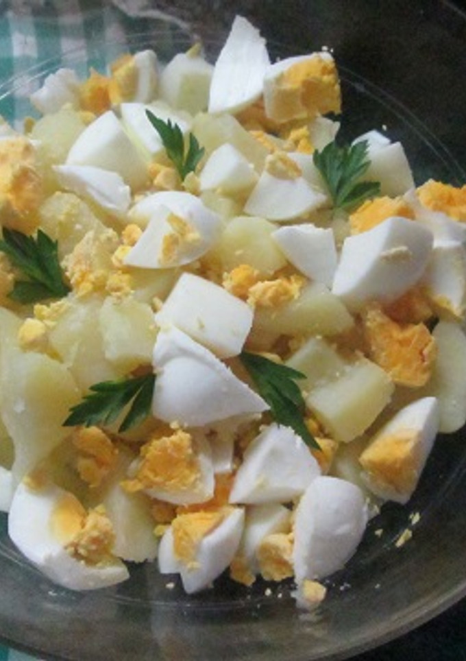 Una foto de Ensalada sencilla de patata y huevo