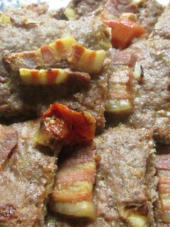 Una foto de Albóndiga al horno con planchitas de panceta