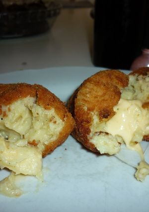 Una foto de Bombas de papa con queso