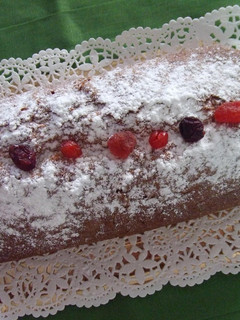 Una foto de Cake de frutos rojos y nueces de macadamia