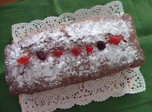 Una foto de Cake de frutos rojos y nueces de macadamia