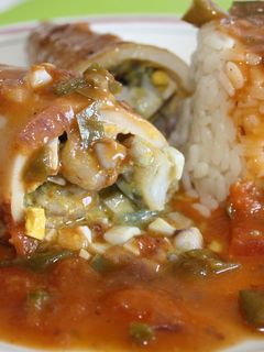 Una foto de Calamares rellenos de huevo cocido