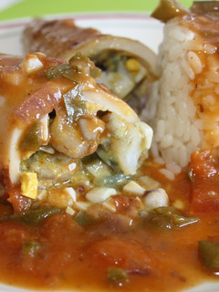Una foto de Calamares rellenos de huevo cocido