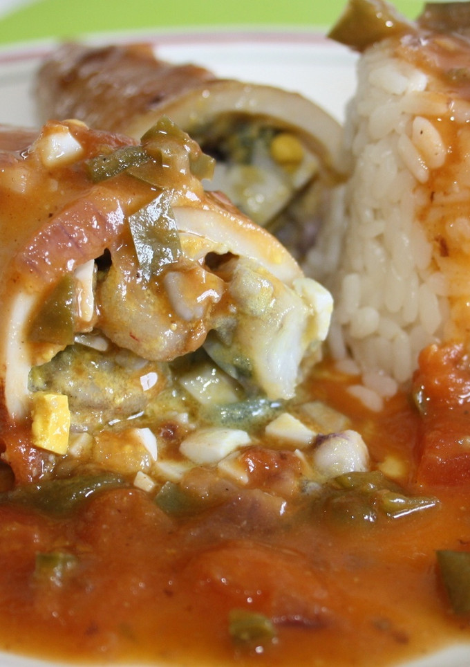 Una foto de Calamares rellenos de huevo cocido