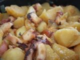 Pulpo encebollado con patatas