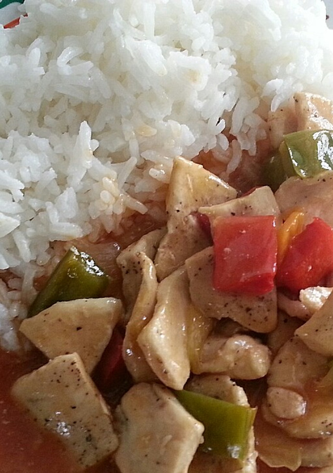 Una foto de Arroz con pechuga en salsa agridulce 
