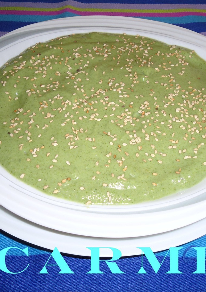 Una foto de Crema fría de acelgas y aguacate