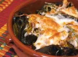 Una foto de Chiles rellenos de camarones y queso asadero