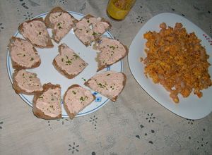 Una foto de Queso y erizos de mar