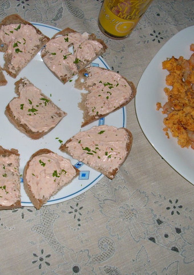 Una foto de Queso y erizos de mar