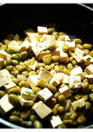 Una foto de Habas con tofu