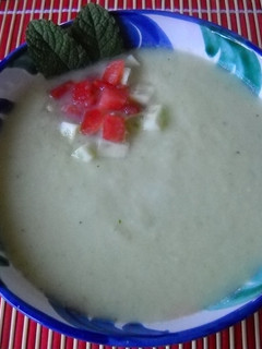 Una foto de Crema fría de melón y pepino