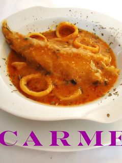Una foto de Suquet de rape y calamares