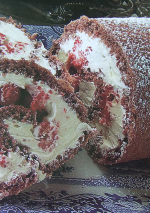 Una foto de Tronco de chocolate relleno de frutas del bosque