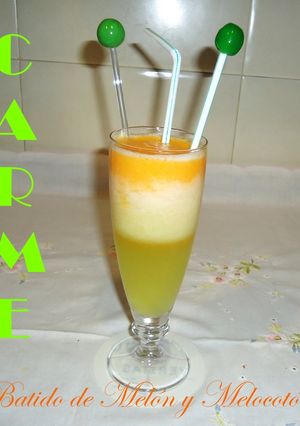 Una foto de Refresco de melón con espuma de melocotón