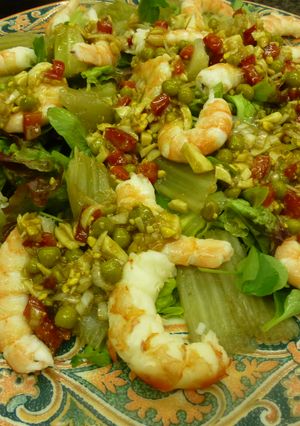 Una foto de Ensalada de cardo con langostinos