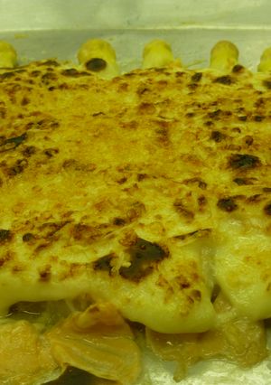 Una foto de Espárragos rellenos de salmón al horno
