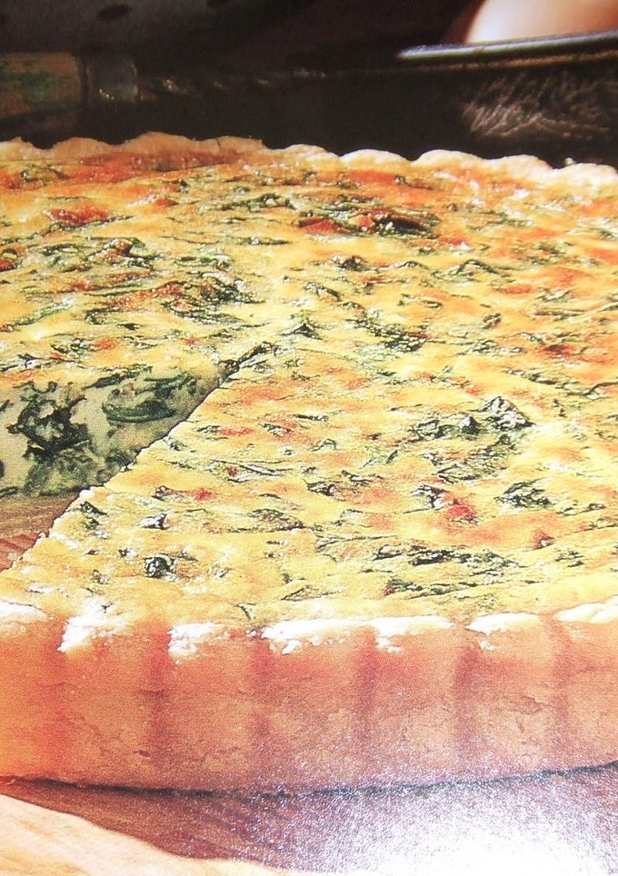 Una foto de Tarta rápida de queso fresco y acelgas