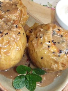 Una foto de Manzanas asadas con crema de polvo de arándanos rojos