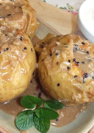 Una foto de Manzanas asadas con crema de polvo de arándanos rojos