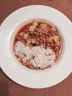 Una foto de Sopión de garbanzos y jamón
