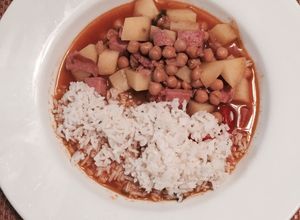 Una foto de Sopión de garbanzos y jamón