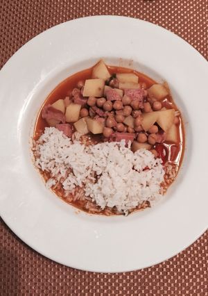 Una foto de Sopión de garbanzos y jamón