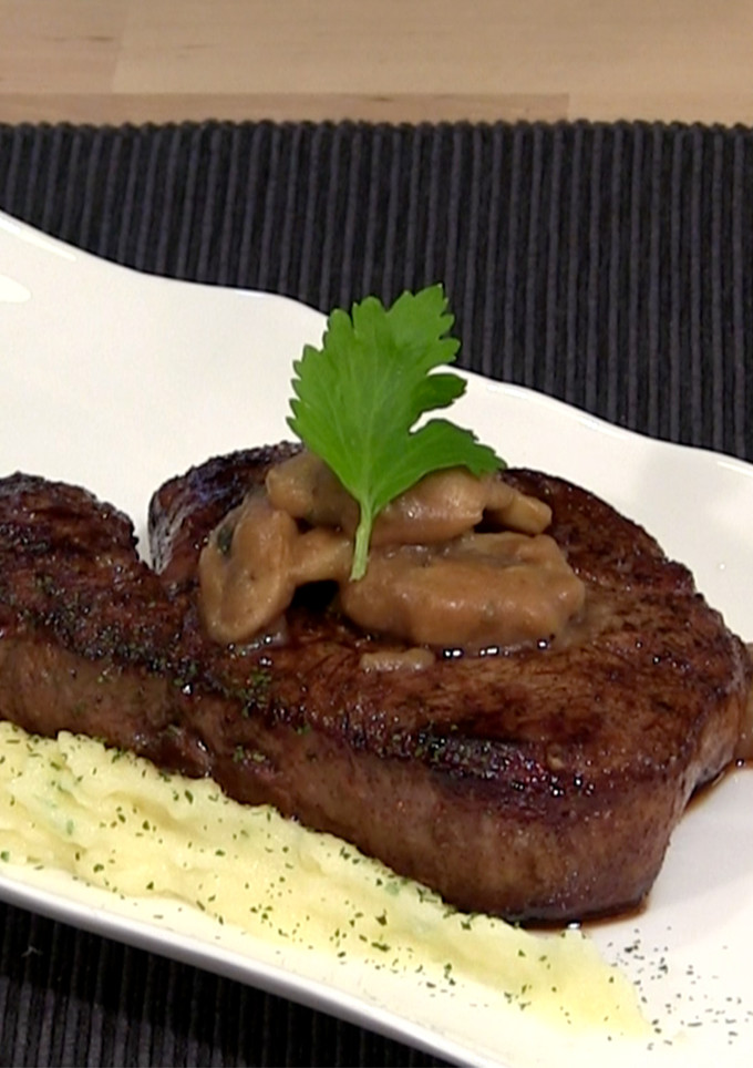 Una foto de Solomillo de ternera con salsa de champiñones