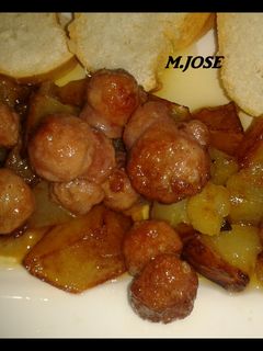 Una foto de Patatas con salchichas