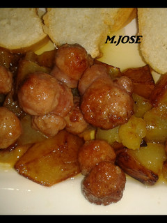 Una foto de Patatas con salchichas