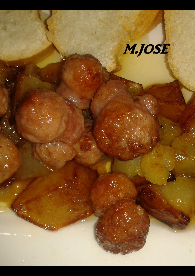 Una foto de Patatas con salchichas